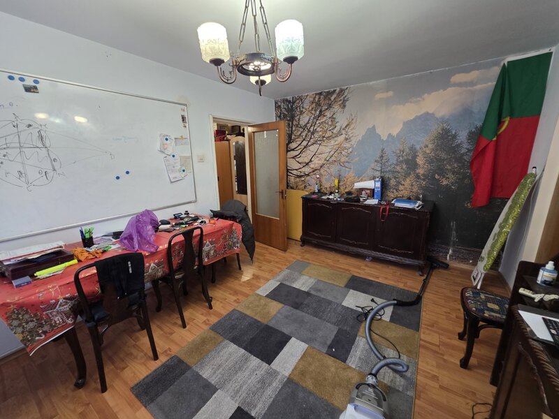 Liviu Rebreanu intersectie 1 Decembrie 1918, langa Auchan Titan, Poarta 4