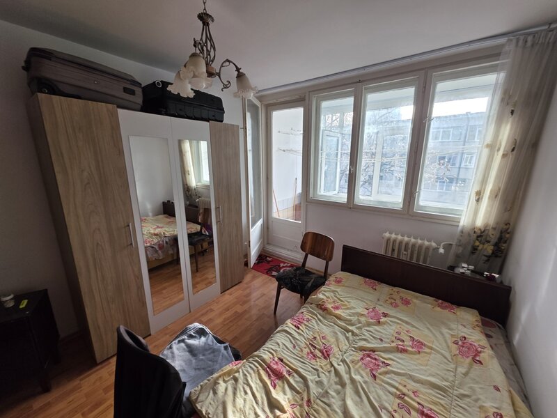 Liviu Rebreanu intersectie 1 Decembrie 1918, langa Auchan Titan, Poarta 4