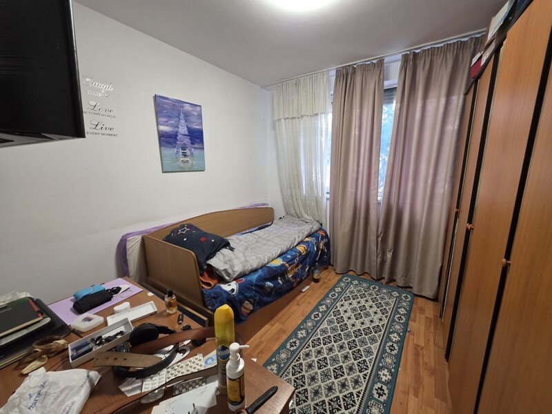 Liviu Rebreanu intersectie 1 Decembrie 1918, langa Auchan Titan, Poarta 4