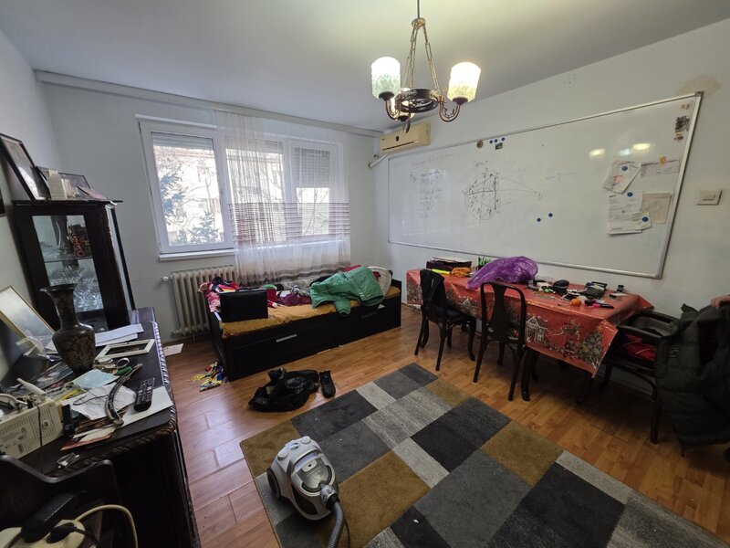 Liviu Rebreanu intersectie 1 Decembrie 1918, langa Auchan Titan, Poarta 4