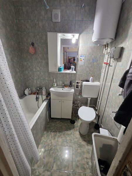 Liviu Rebreanu intersectie 1 Decembrie 1918, langa Auchan Titan, Poarta 4